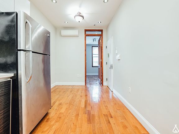5th image of 28 Scholes St #2A