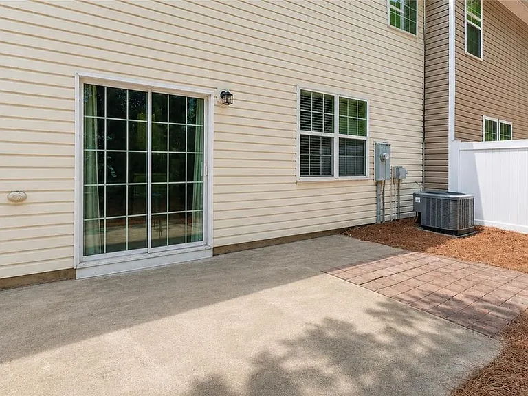 559 Windstone Trl — Photo 14