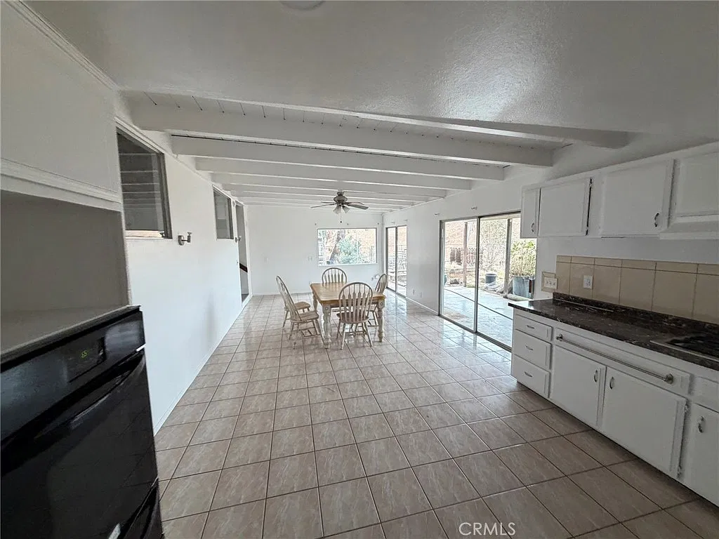 4 bed, 2.5 bath, 2777 sqft, $3,200 — Photo 3
