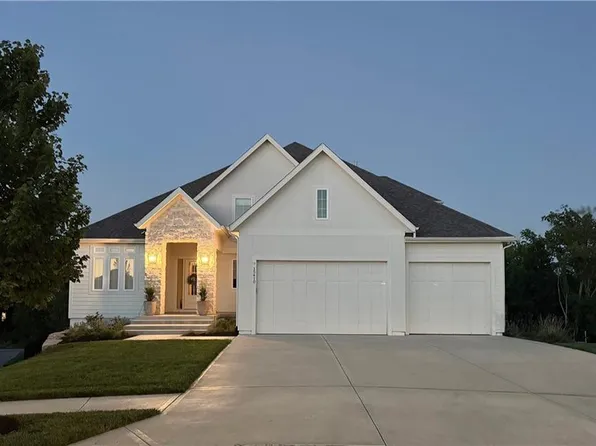 15410 W 166th Ter, Olathe, KS 66062