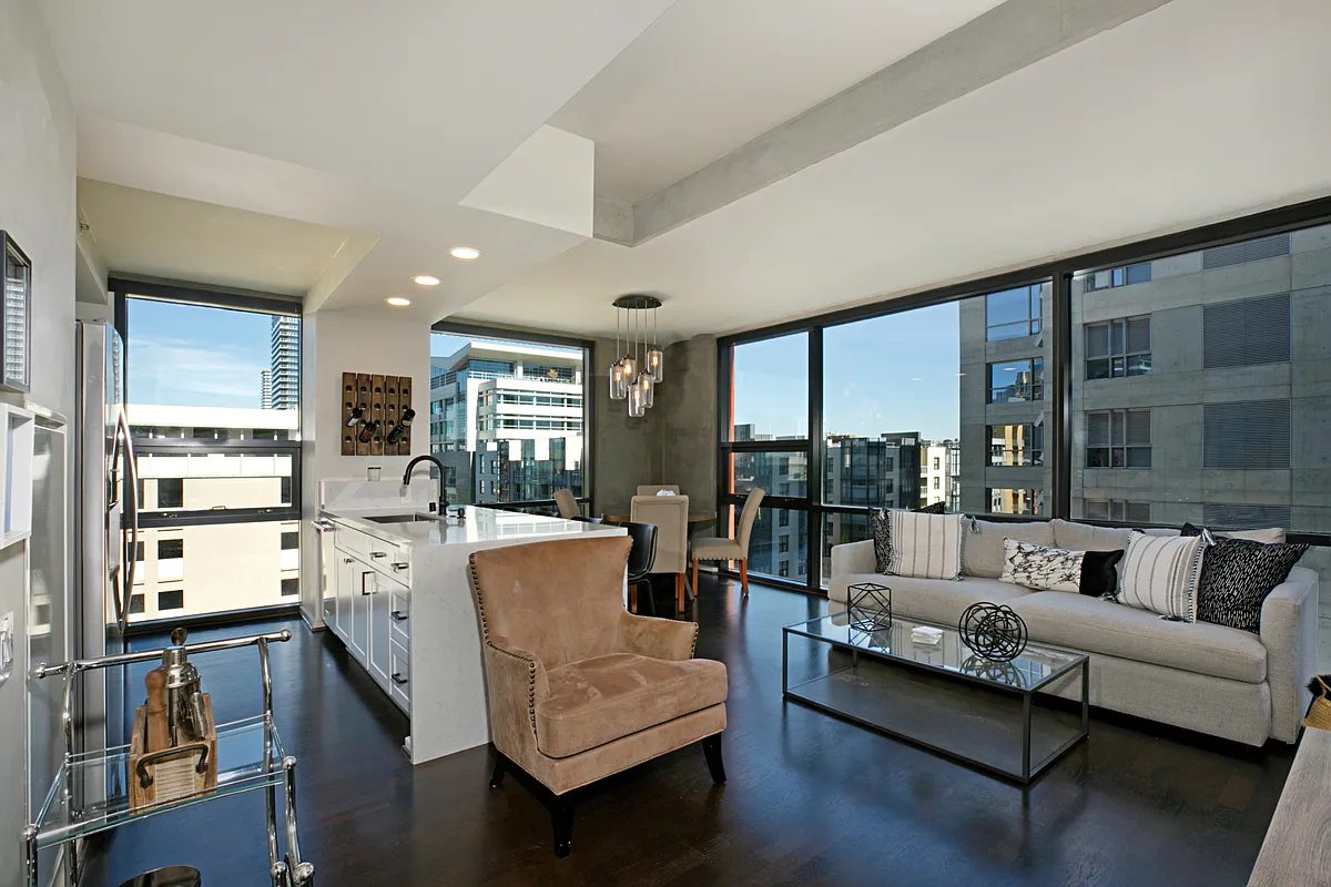 2 bed, 950 sqft, $5,000 — Photo 1