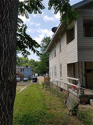 2nd image of 3513 Roberts St