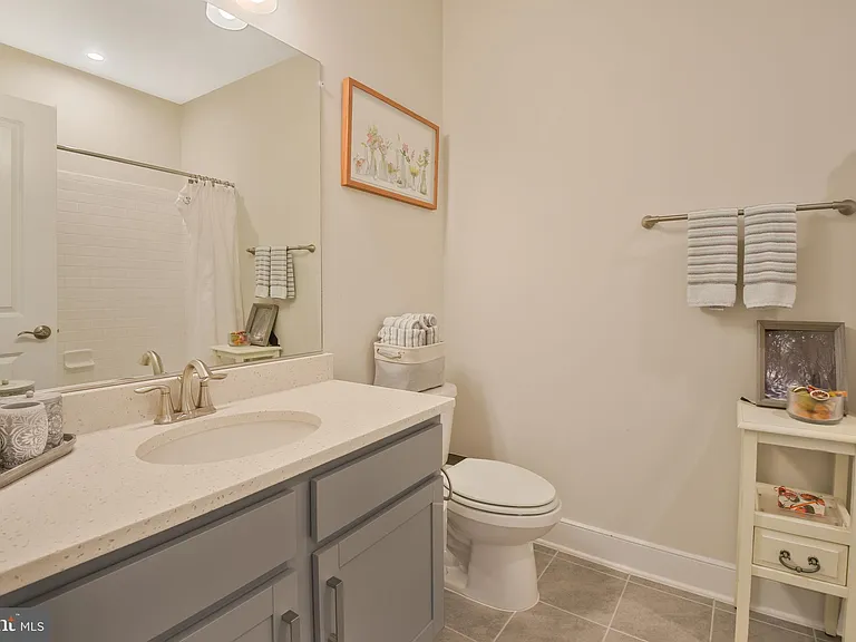 813 Rockwell Ave — Photo 23
