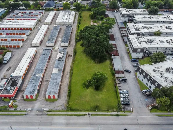 1051 Burke Rd, Pasadena, TX 77506