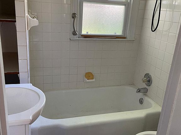 4th image of 309 W Chestnut St