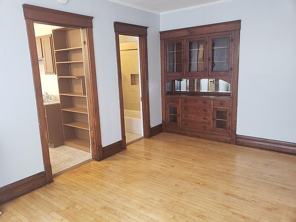 2nd image of 609 4th St APT 3