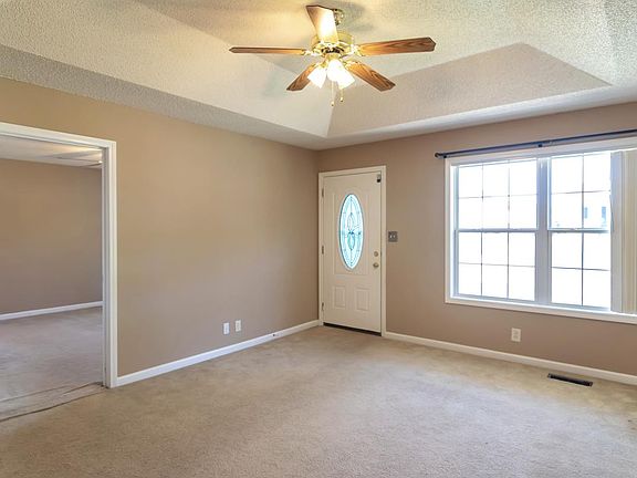 4th image of 326 Donna Dr