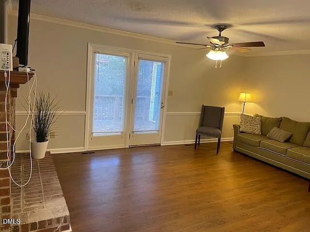 4131 Kaplan Dr — Photo 2
