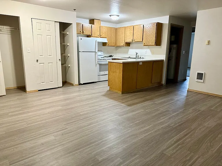 Westwood Park Apartments — Photo 1