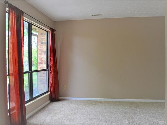 2nd image of 2820 Foxwood Ct