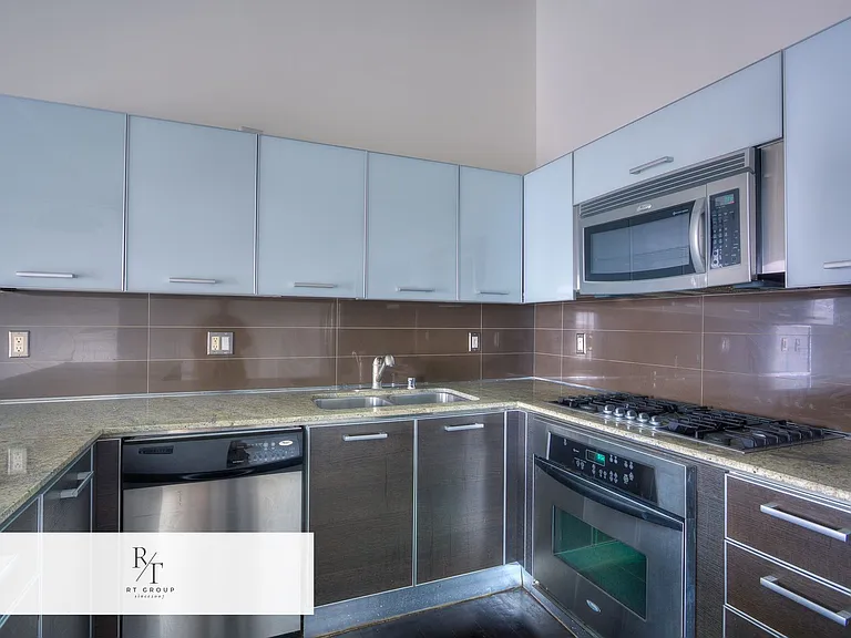 645 W 9th St #742 — Photo 8
