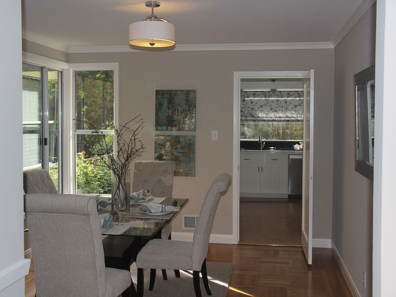 5th image of 10 Denslowe Dr