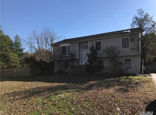 3 Pinetree Ct, Commack, NY 11725