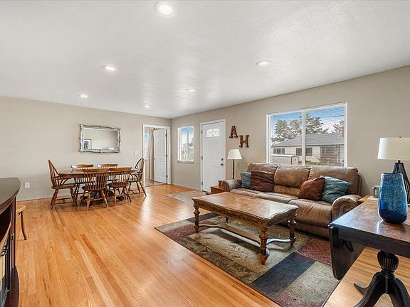 4th image of 1459 Jaccard St