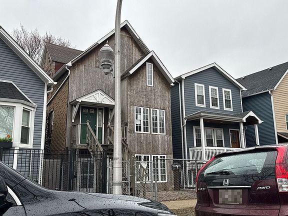3rd image of 2962 W Nelson St