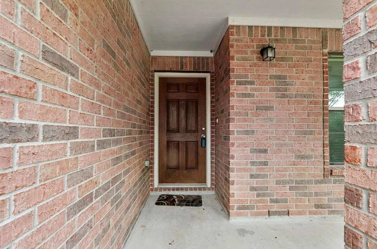5 bed, 2.5 bath, 3415 sqft, $3,195 — Photo 3