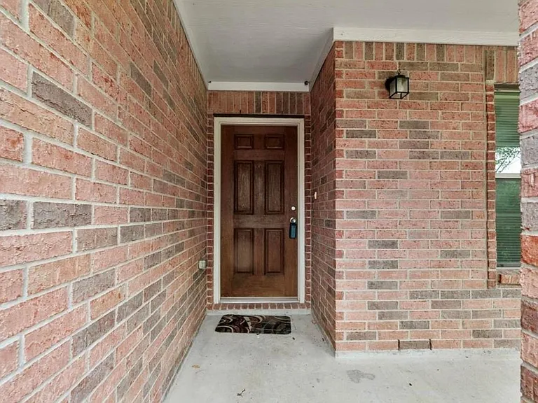 16119 Peach Bluff Ln — Photo 3