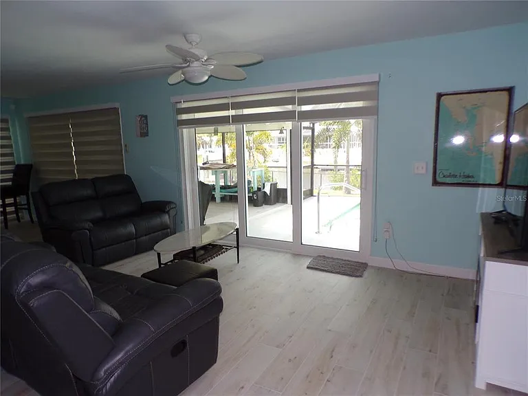 21088 Edgewater Dr — Photo 39