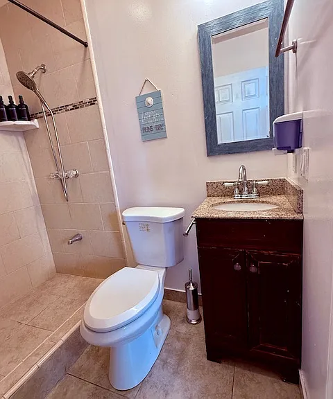 829 N Kingsley Dr — Photo 2