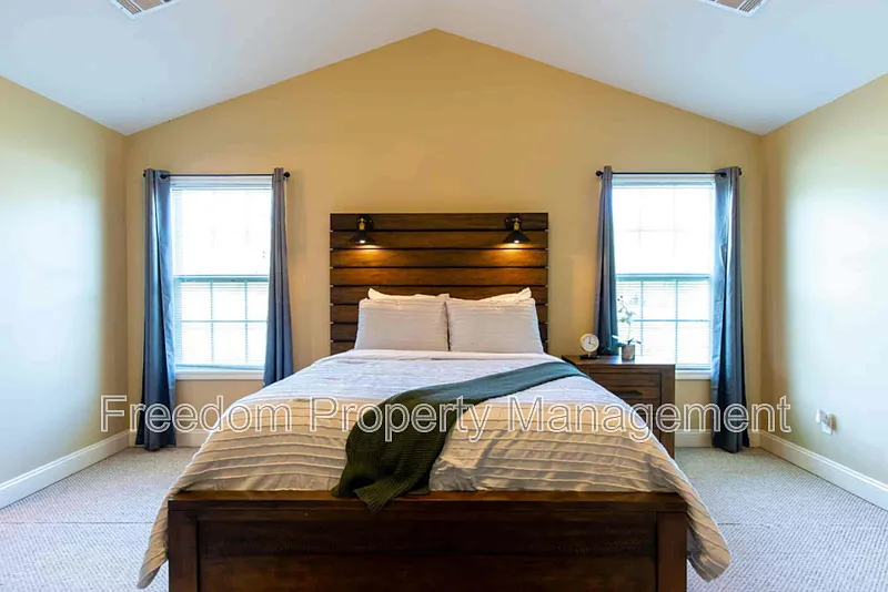3 bed, 2.0 bath, $2,000 — Photo 4