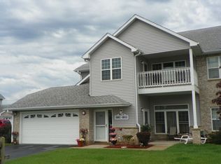 6909 S Rolling Meadows Ct #103, Oak Creek, WI 53154