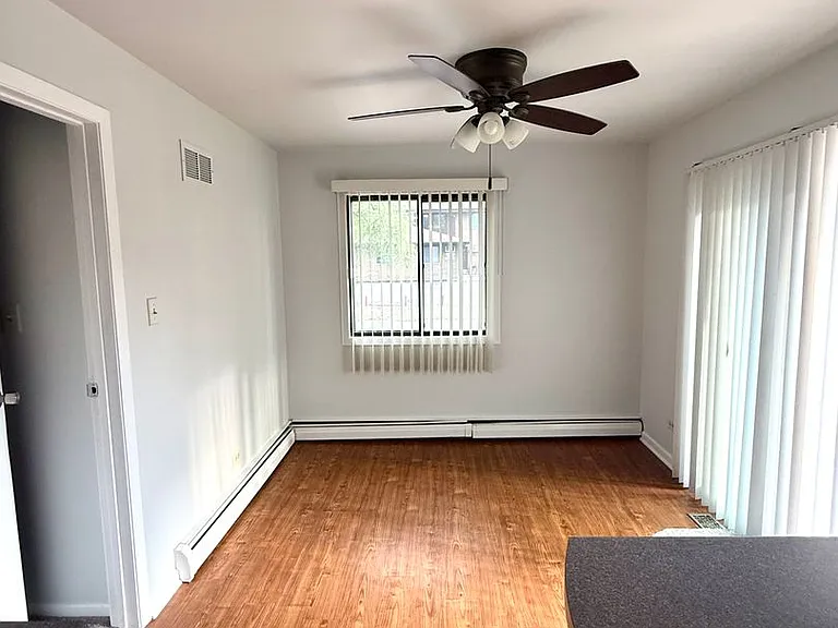 14723 Kilpatrick Ave — Photo 4