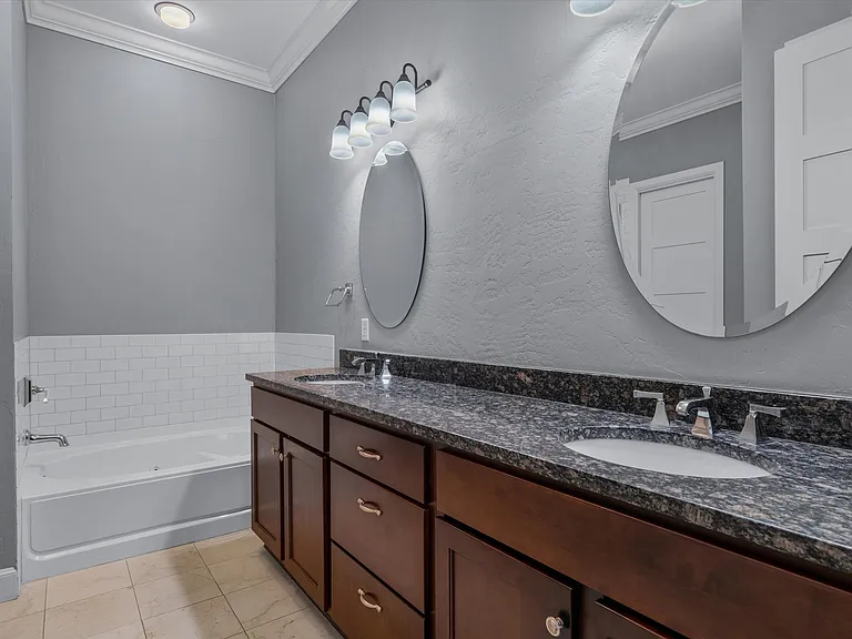 205 N Geary Ave — Photo 23
