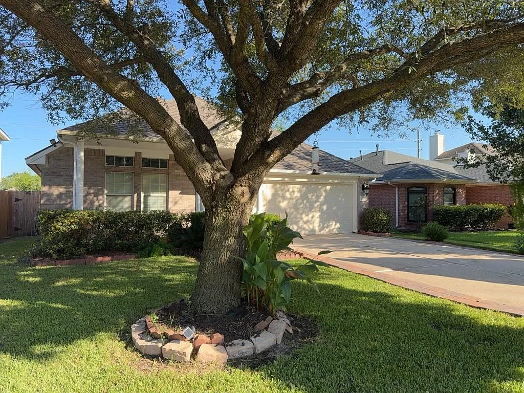3 bed, 2.0 bath, 1584 sqft, $1,950 — Photo 1