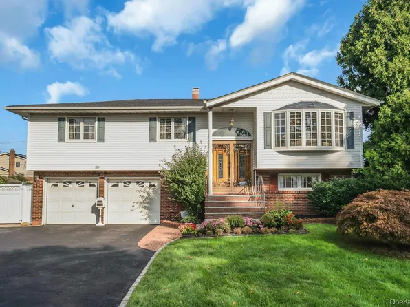 39 Pawnee Drive, Commack, NY 11725