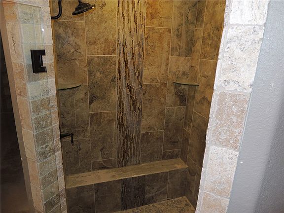 5th image of 105 Woods Creek Dr