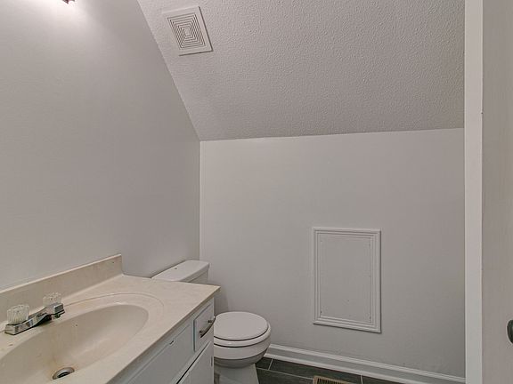 4th image of 1900 Roan Dr