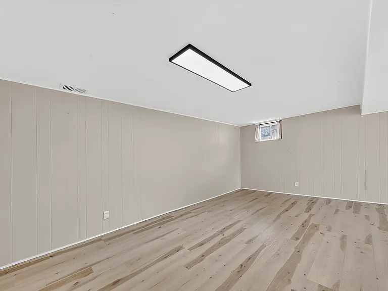 437 Warfield Ave — Photo 29