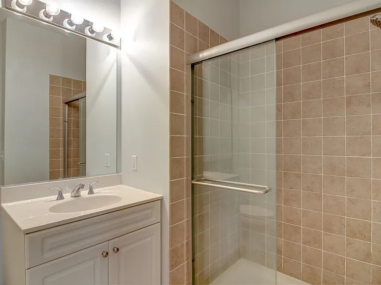 1300 Grand St #201 — Photo 14