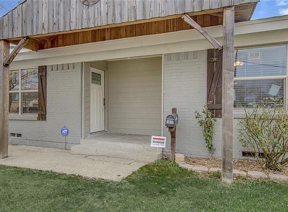 4th image of 1812 Spring Lake Dr