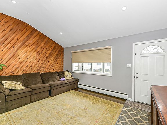 2nd image of 237 Newman St