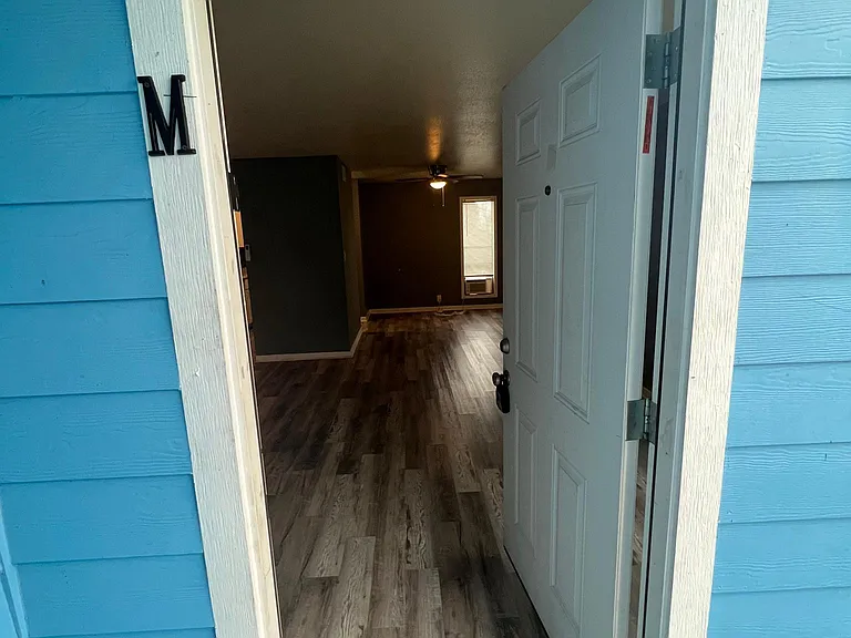 527 E Caney St #M — Photo 1