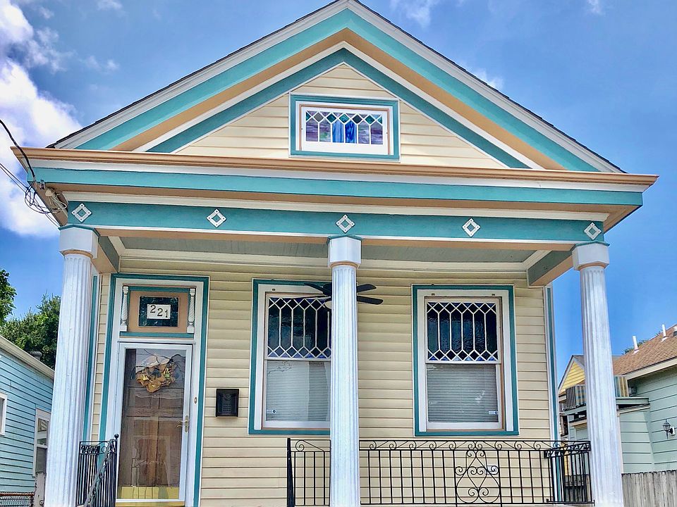 1st image of 221 N Lopez St