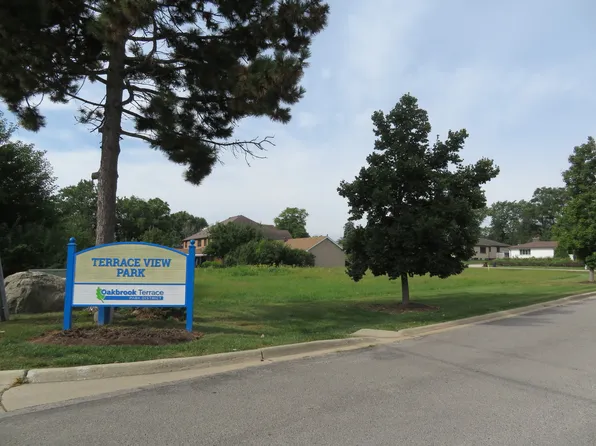 17W071 Hodges Rd, Oakbrook Terrace, IL 60181