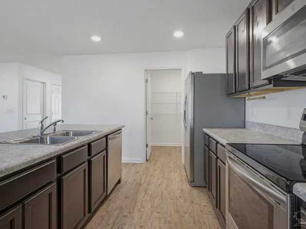 5894 Blackhorse Cir, Pensacola, FL 32526