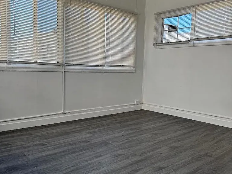 836 S Harvard Blvd — Photo 2