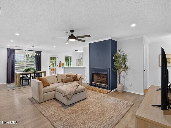 3rd image of 219 Esquire Court