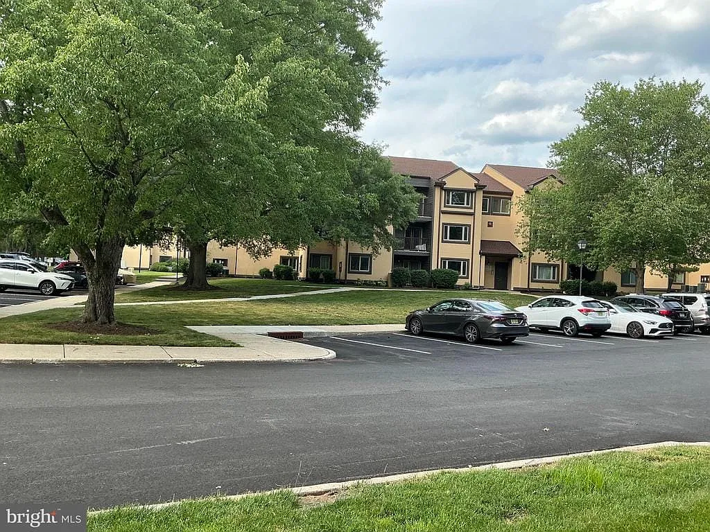 2 bed, 1.0 bath, 936 sqft, $2,400 — Photo 3