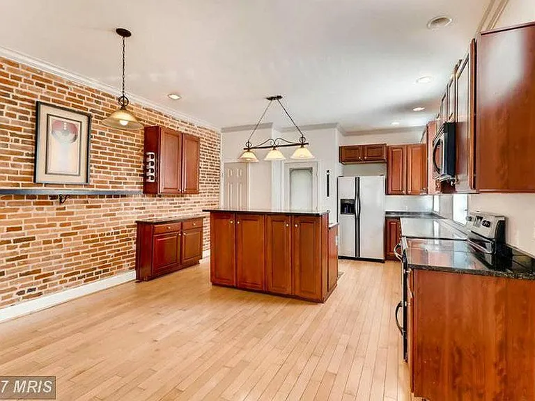 18 W Fort Ave — Photo 3