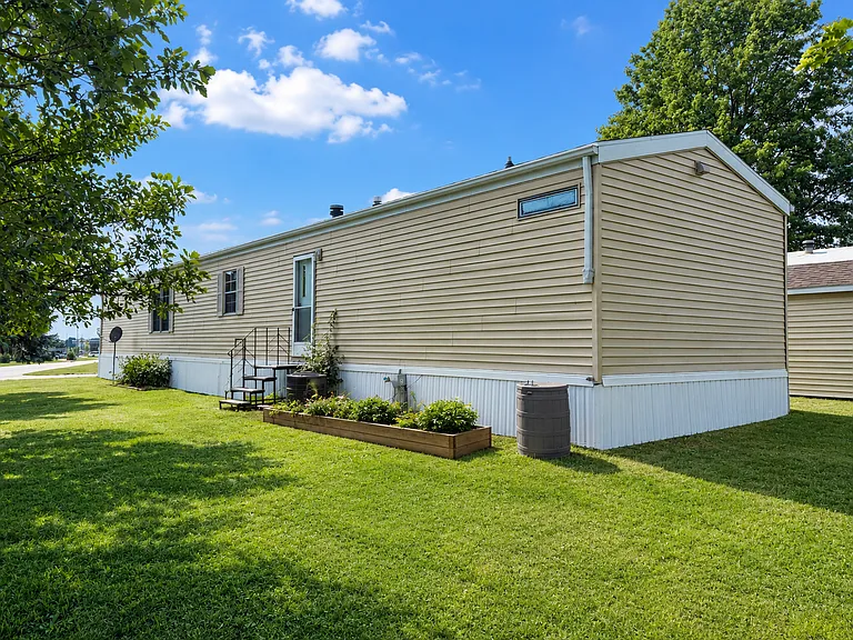 1201 Cherokee Dr — Photo 3