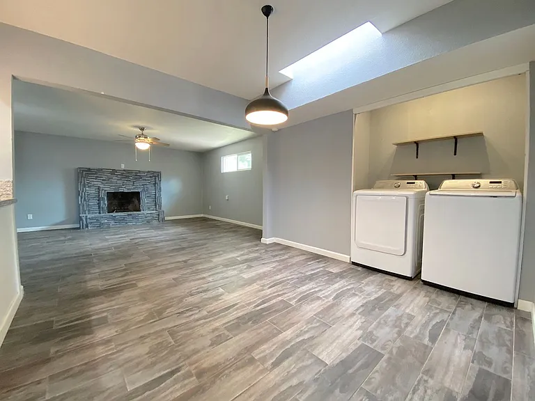 4424 Eleanor Way — Photo 9