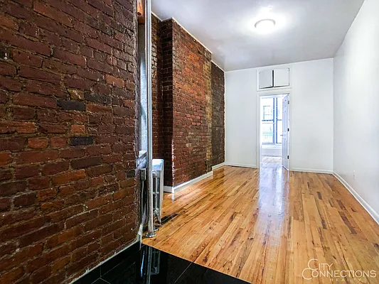 Rented by City Connections Realty | media 16