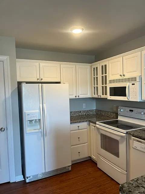 2 bed, 1400 sqft, $1,400 — Photo 3