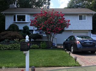 654 Argosy St, Islip Terrace, NY 11752