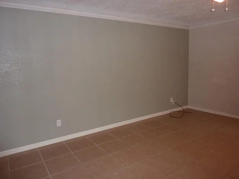 1304 Yukon Dr — Photo 5