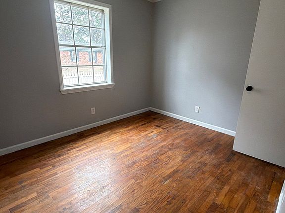5th image of 1029 Hungerford St